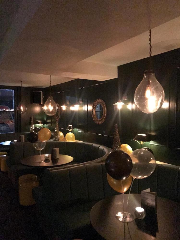ユーロバル カフェ アンド ホテル オックスフォード エクステリア 写真