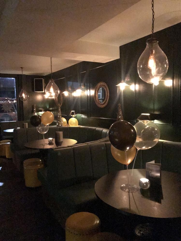ユーロバル カフェ アンド ホテル オックスフォード エクステリア 写真