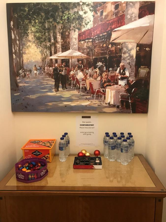 ユーロバル カフェ アンド ホテル オックスフォード エクステリア 写真